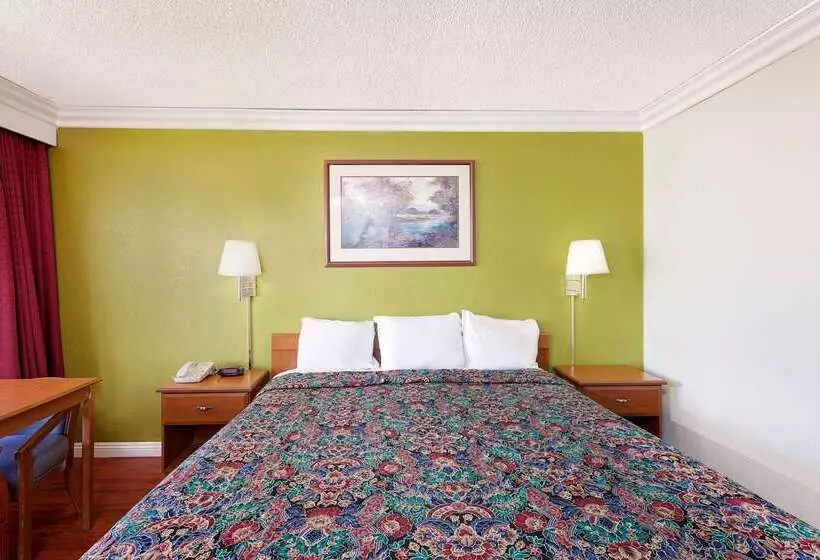 בית מלון כפרי Knights Inn Palmdale Ca