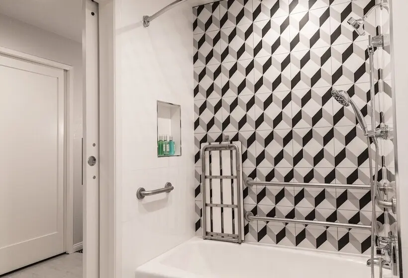 Отель Montrose At Beverly Hills