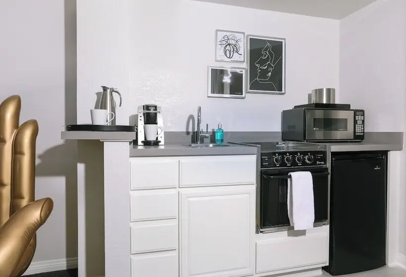 Отель Montrose At Beverly Hills