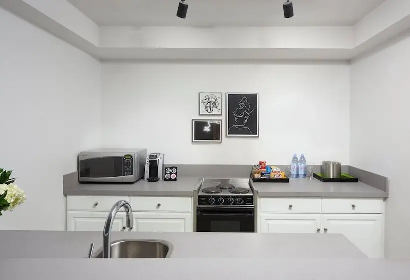 Отель Montrose At Beverly Hills