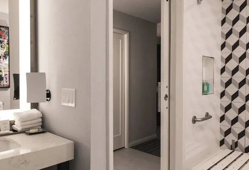 Отель Montrose At Beverly Hills