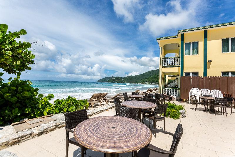 هتل Sebastians On The Beach