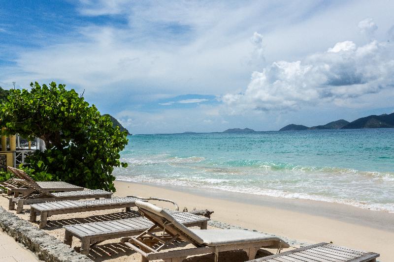 هتل Sebastians On The Beach