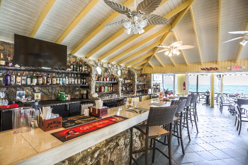 هتل Sebastians On The Beach