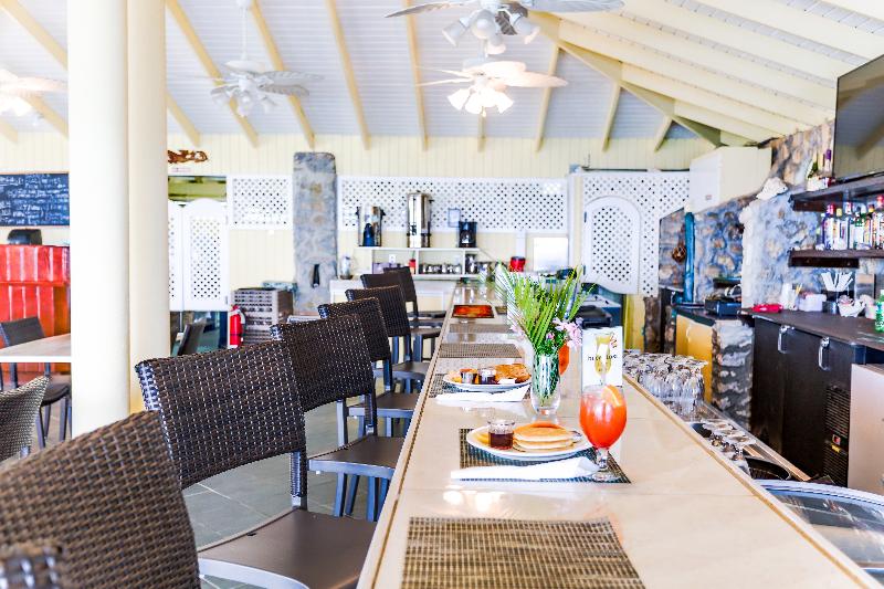 هتل Sebastians On The Beach