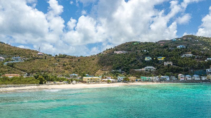 هتل Sebastians On The Beach