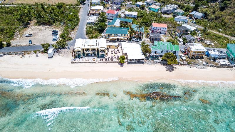 هتل Sebastians On The Beach