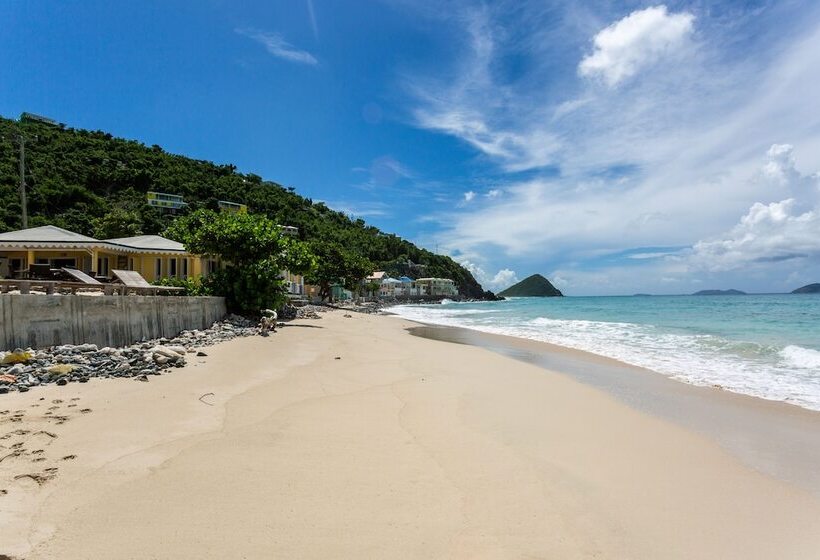 هتل Sebastians On The Beach