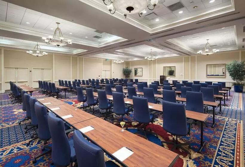 בית מלון כפרי Washington Duke Inn & Golf Club