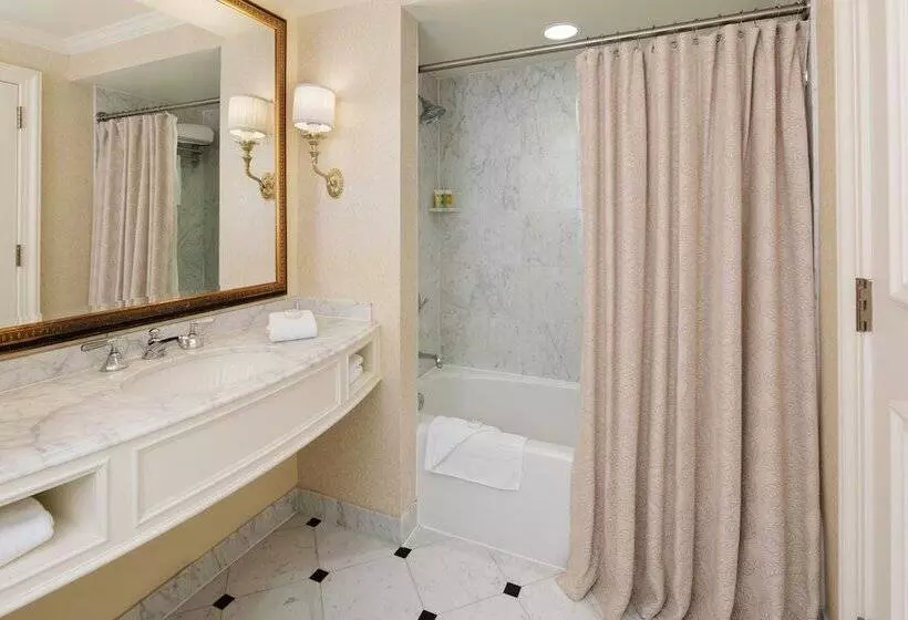 בית מלון כפרי Washington Duke Inn & Golf Club