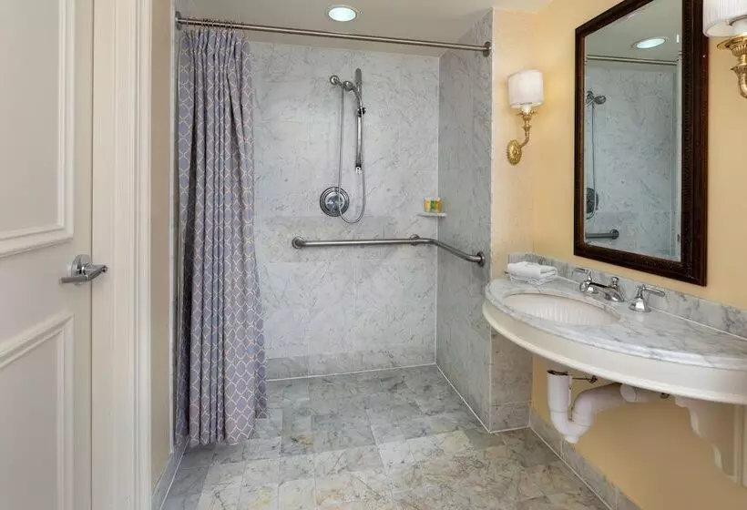 בית מלון כפרי Washington Duke Inn & Golf Club