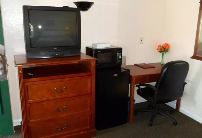 Отель Wine Valley Lodge