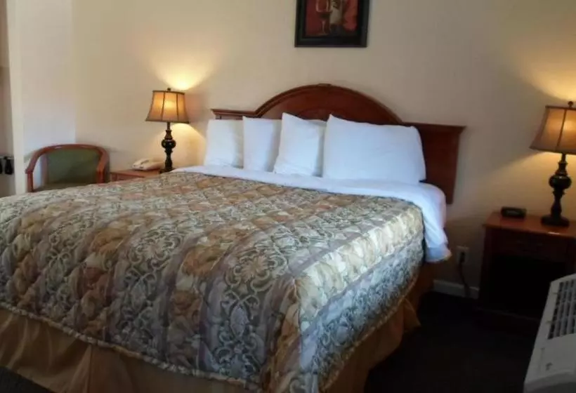 Отель Wine Valley Lodge