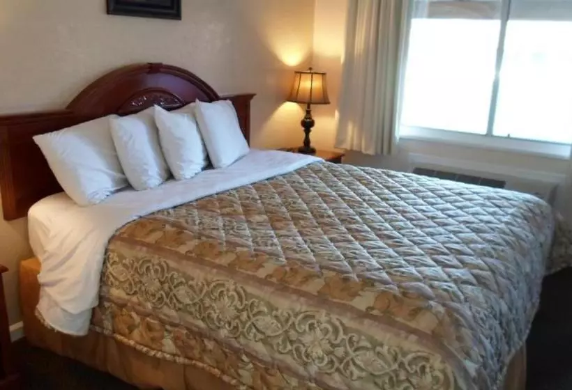 Отель Wine Valley Lodge