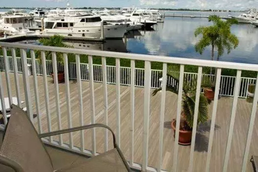 Legacy Harbour Hotel & Suites