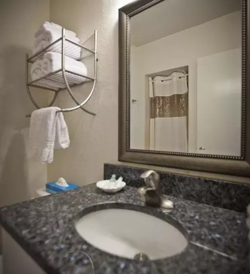 Legacy Harbour Hotel & Suites