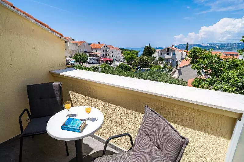 Bacan Serviced Apartments