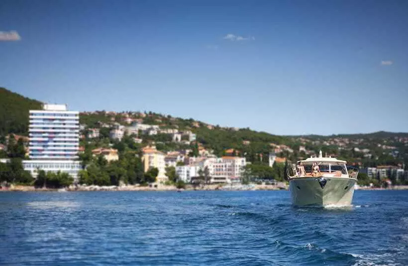 בית מלון כפרי Ambasador  Liburnia