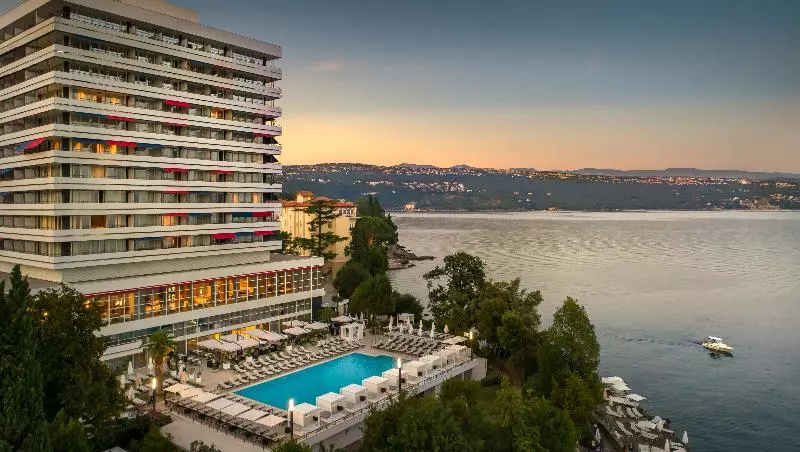 בית מלון כפרי Ambasador  Liburnia