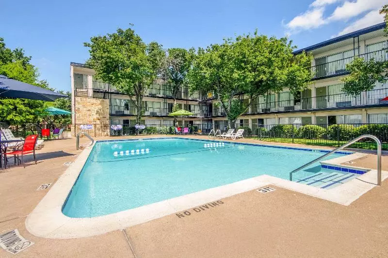 酒店 Econo Lodge Airport I35 North