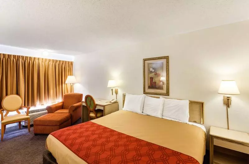 酒店 Econo Lodge Airport I35 North
