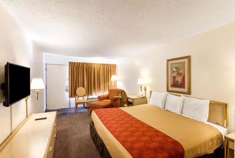 酒店 Econo Lodge Airport I35 North