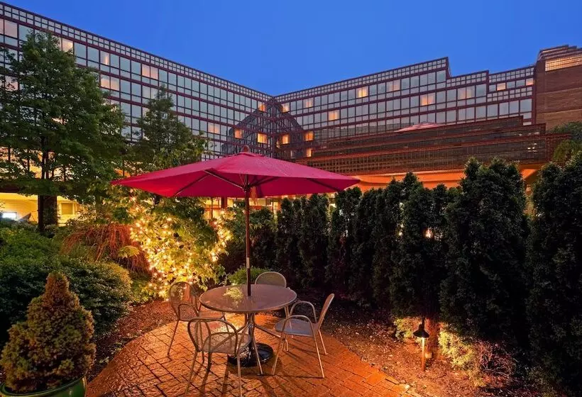 فندق Laguardia Plaza