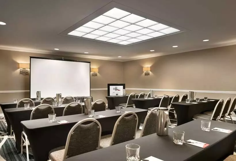 فندق Laguardia Plaza