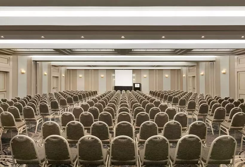 فندق Laguardia Plaza