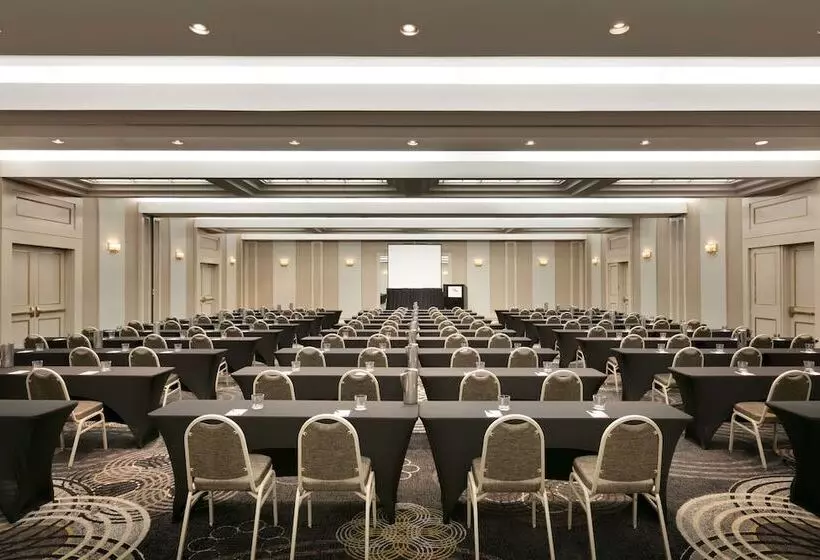 فندق Laguardia Plaza