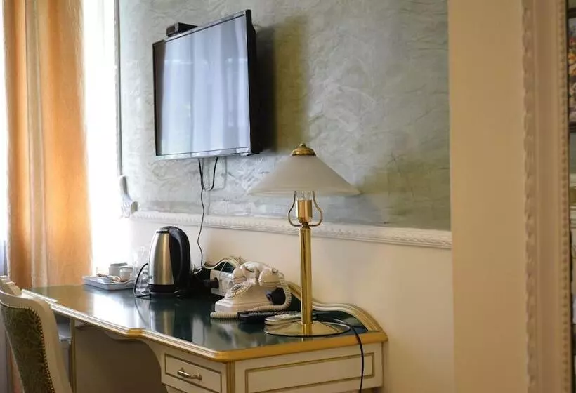 هتل Queen S Astoria Design