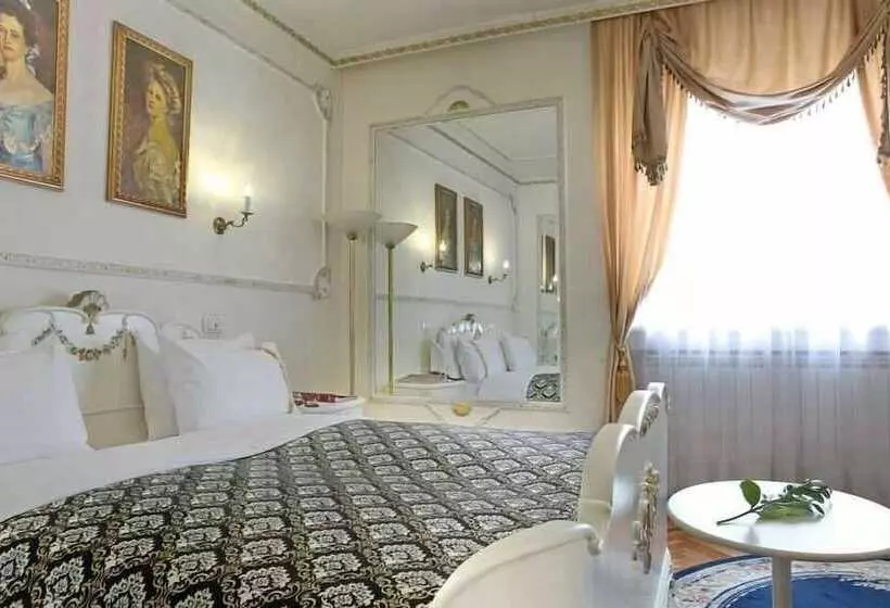 هتل Queen S Astoria Design