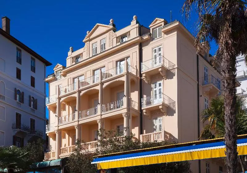 هتل Lungomare Opatija  Liburnia