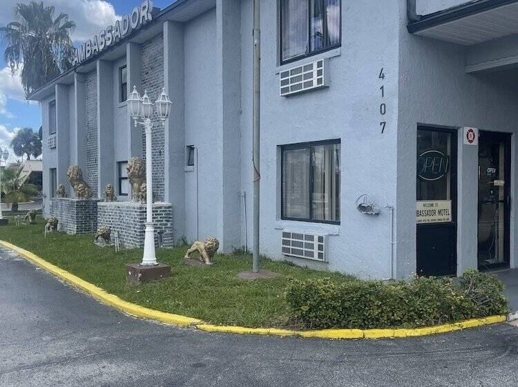 مُتل Ambassador Inn