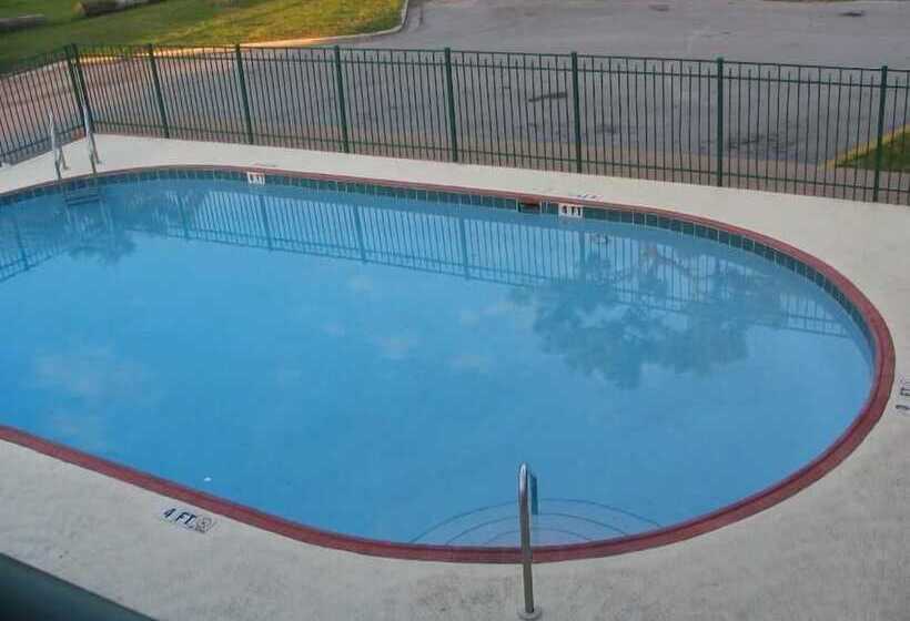 مُتل Ambassador Inn