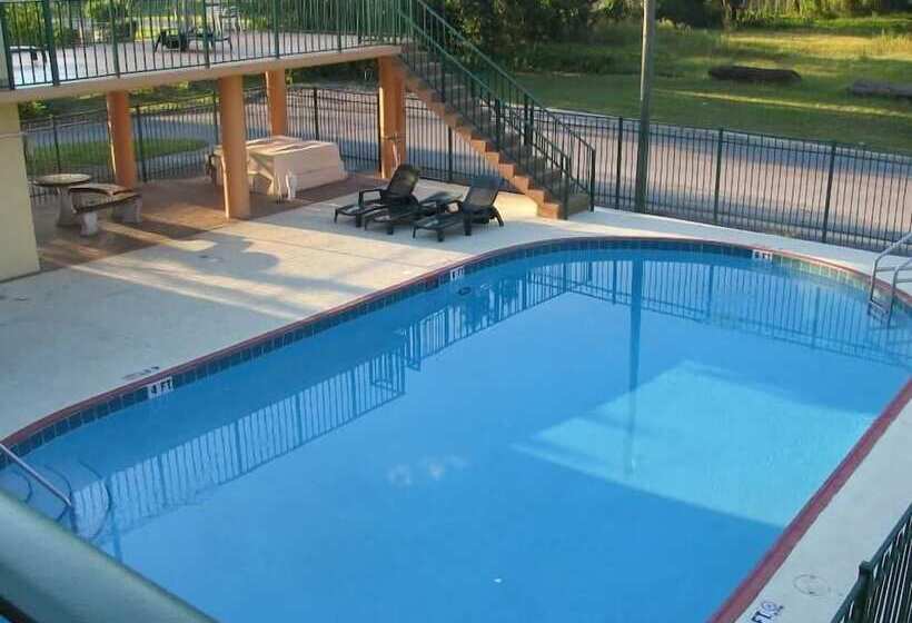 مُتل Ambassador Inn