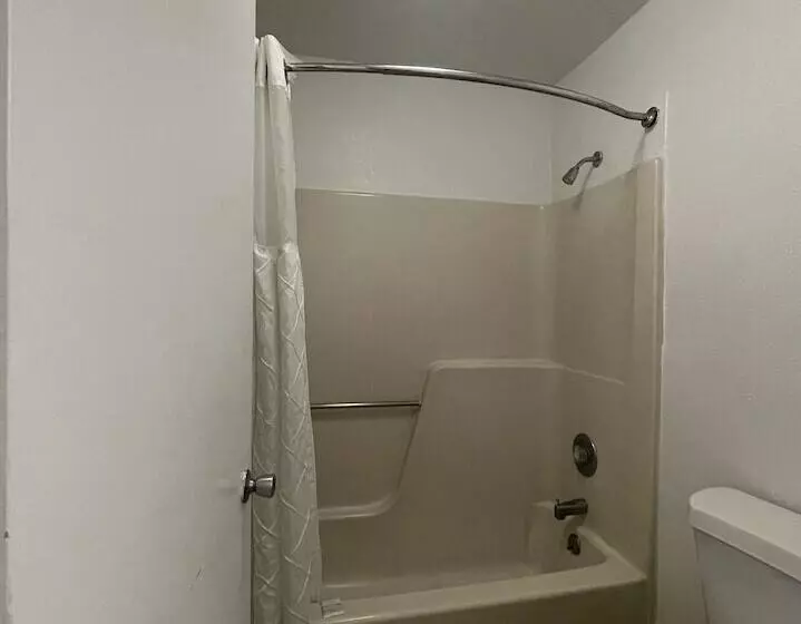 모텔 Ambassador Inn