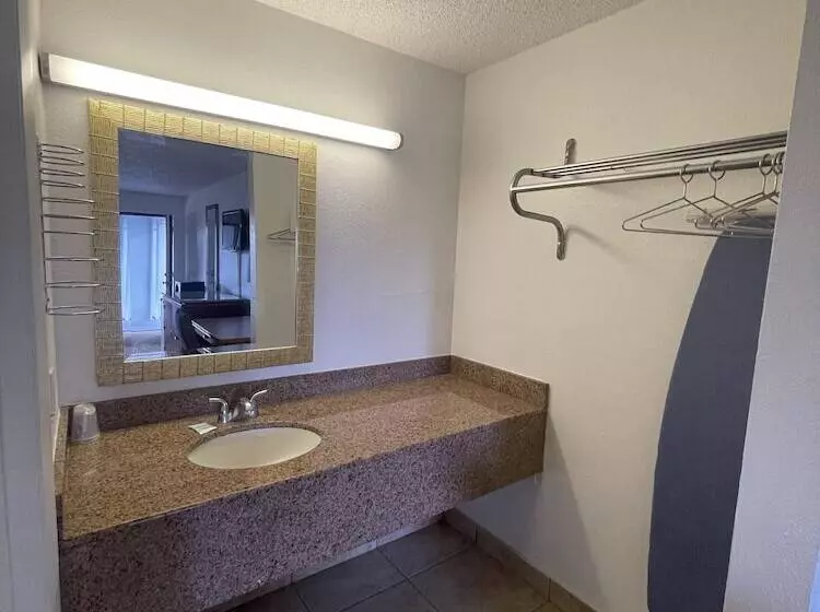 모텔 Ambassador Inn