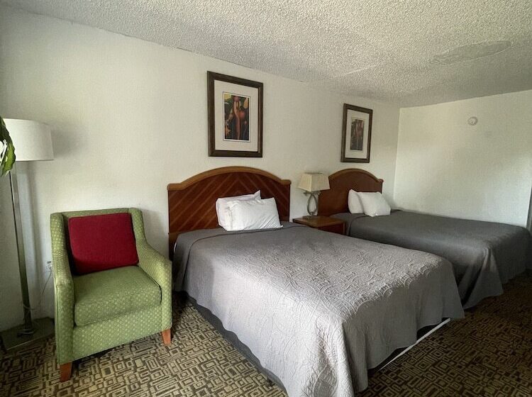 مُتل Ambassador Inn