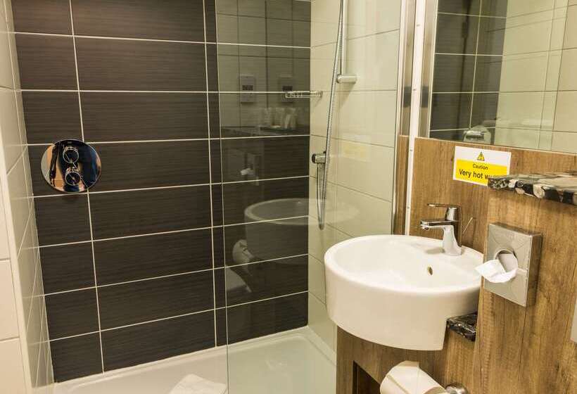 Cairn Hotel & Apartments