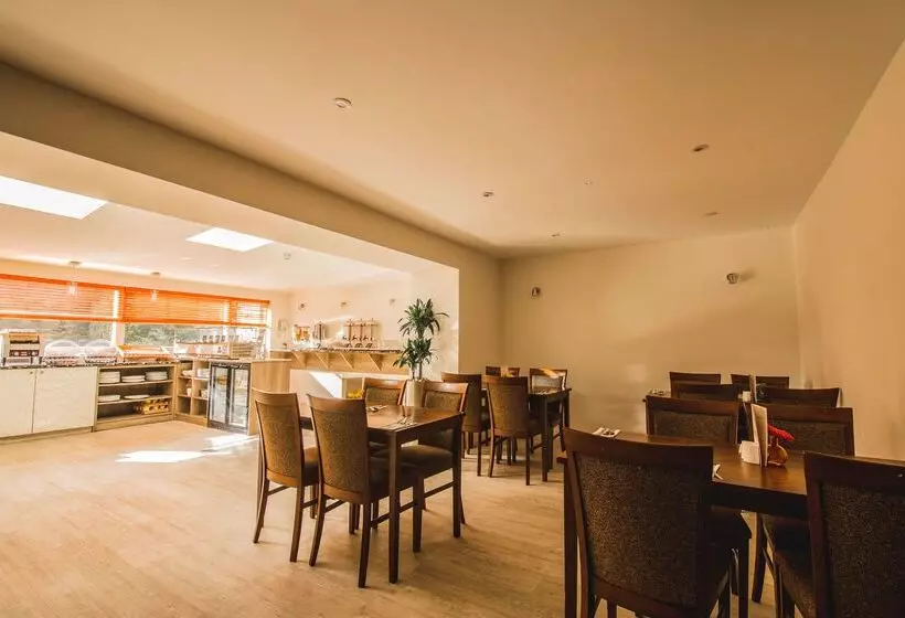 Cairn Hotel & Apartments