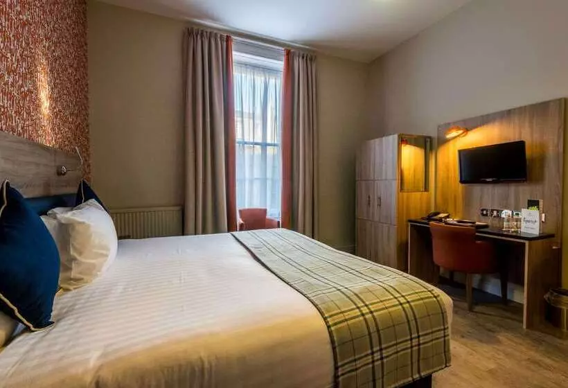 Cairn Hotel & Apartments