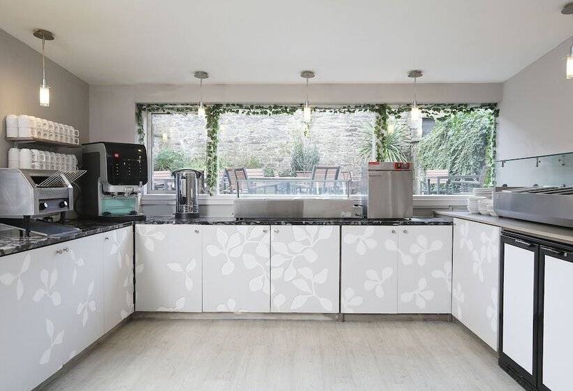 Cairn Hotel & Apartments