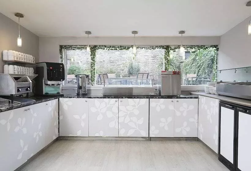 Cairn Hotel & Apartments