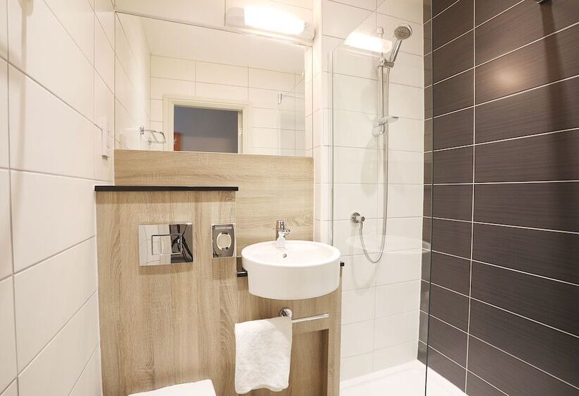 Cairn Hotel & Apartments