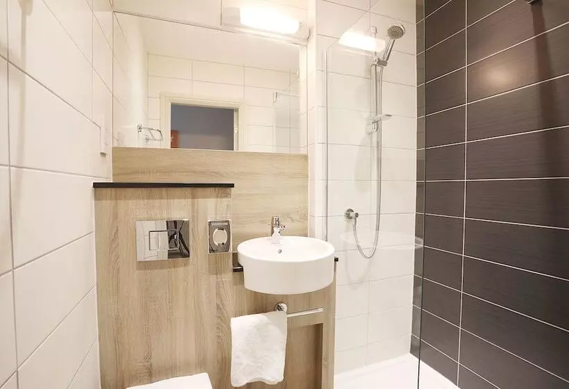 Cairn Hotel & Apartments