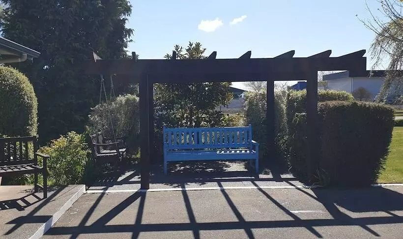 בית מלון כפרי Commodore Motor Lodge