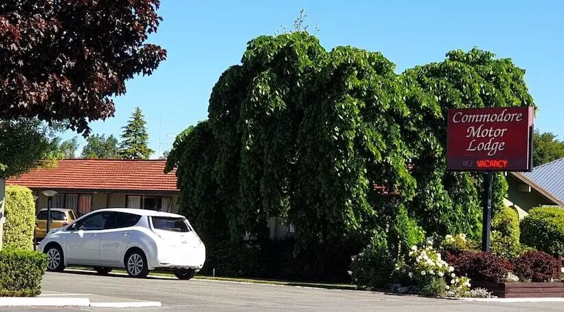 בית מלון כפרי Commodore Motor Lodge