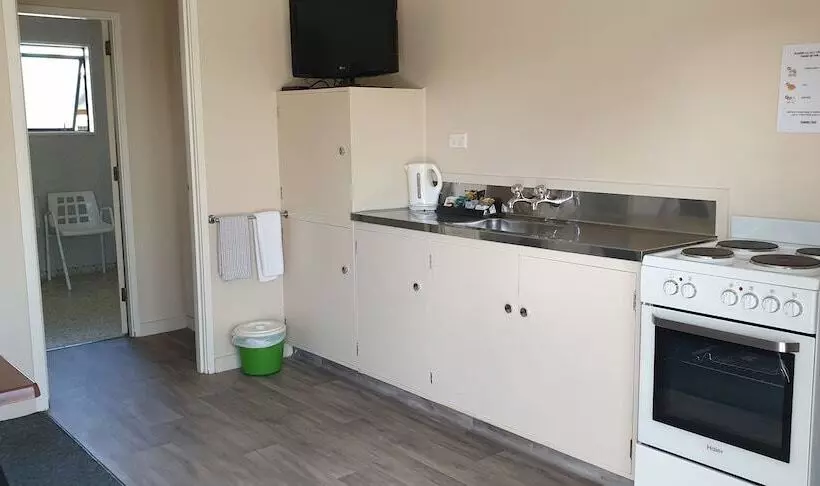 בית מלון כפרי Commodore Motor Lodge