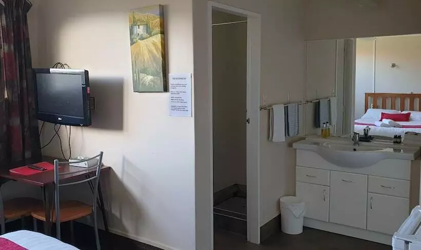 בית מלון כפרי Commodore Motor Lodge